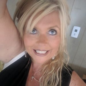 Meet your Posher, Dionne